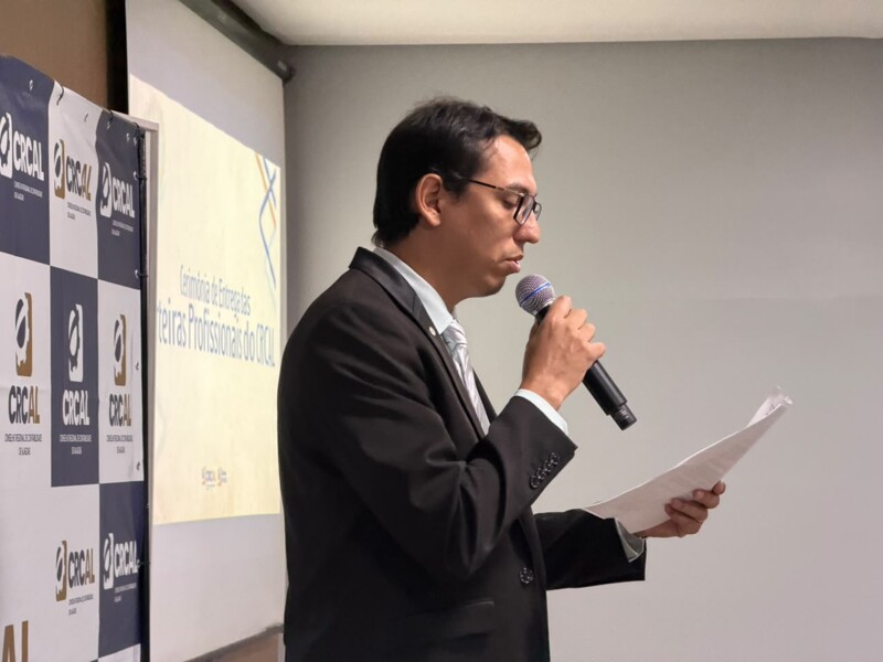 crcal-realiza-entrega-de-carteiras-profissionais-em-arapiraca