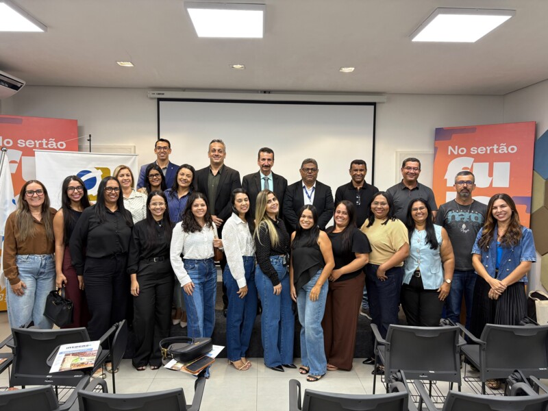crcal-itinerante-leva-capacitacao-sobre-reforma-tributaria-e-entrega-de-carteiras-profissionais-a-delmiro-gouveia